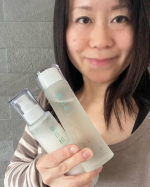 和漢薬研究所さまの華日和（はなびより） 💚続けて使ってるよ☺️肌の手触りが良くて鏡を見るのが楽しみになった💕この時期でも自信を持って毎日を過ごせるよ🫶🏻自分の肌に合ってるみたいだから…のInstagram画像