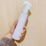 ファーモイストの全身パックボディミスト使ってみました！逆さでも使えるので、片手でパパっと全身保湿することができます🤤子どもたちとお風呂に入ってるからこれが楽すぎて毎日使ってます😇ミストだけど保湿力が…のInstagram画像