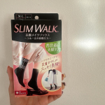 スリムウォークから、クール丈のソックスが！これ使いやすい。スカートやパンツでも丈が短いのでおしゃれ感が出るし。着圧もしっかりある!生地がリブ素材になっていて、厚みも程よくありますが、普段裸…のInstagram画像