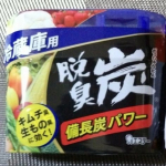 脱臭炭　冷蔵庫用脱臭炭　キッチン流しの下用☆冷蔵庫用は備長炭パワー　キムチ臭　生物臭に効きます。これは頼もしいeco容器を採用しているのも良いですね♡冷蔵庫に入れてから数日ですが、常時置い…のInstagram画像