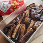 大好きな正田醤油さんとタバスコのコラボ商品冷蔵庫に収納しやすいサイズにリニューアル！大人の味のホットケチャップとノーマルなケチャップを同時開けしても、冷蔵庫にスッポリ納まります。今日は茄子…のInstagram画像