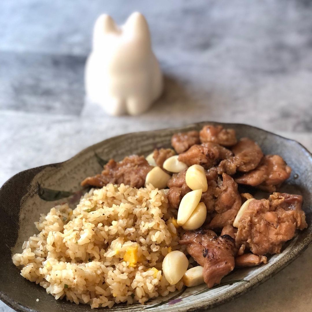口コミ投稿：🌿大阪王将ガーリック炒飯＆直火炙り焼鳥にんにくマシマシ。冷凍炒飯は、フライパンで…