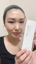 1本でクレンジングも洗顔も済ませたい私。ダブル洗顔不要が大好きな私。クレンジングバームオイル？？？実際使ってみた。最初はバーム状。肌にのるので、ポタポタ落ちないし、垂れていかない。肌にのせ…のInstagram画像