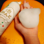 泡ねんど 遊べるボディソープをお試ししました作って洗える新感覚ボディソープ子どもたちは白いので雪うさぎを、ピンクのでハートを作りましたとっても楽しくお風呂時間を過ごせたよ#PR #株式…のInstagram画像