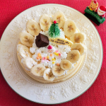 センスなさすぎですが…💧一足早いのですがクリスマスケーキを作りました！一応、愛情は込めて🎂作りました❤️わかりにくいのですが中にも生クリームとバナナのスライスが入っています♡スポ…のInstagram画像