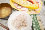 雑穀米で栄養アップごはん🍚　　北海道産の玄米と雑穀をブレンドしたものを白米に混ぜて炊飯器で炊くだけでビタミンやミネラル、食物繊維を手軽に摂ることができます✨　　色々な食感も楽しめてし…のInstagram画像