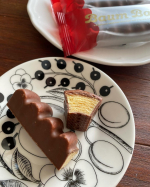 #今日のおやつ @juchheim1909 #ユーハイム　さまからいただきました#冬季限定#バウムバトンバウムクーヘン生地にオリジナルミルクチョコレートがたっぷりコーティングされたス…のInstagram画像