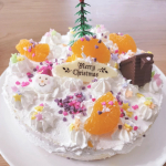 *......もうすぐクリスマス🎄共立食品さまのスポンジケーキ6号と製菓材料で親子でクリスマスケーキを作ってみました☻♡スポンジケーキは2枚にスライスされているので、クリームをぬっ…のInstagram画像
