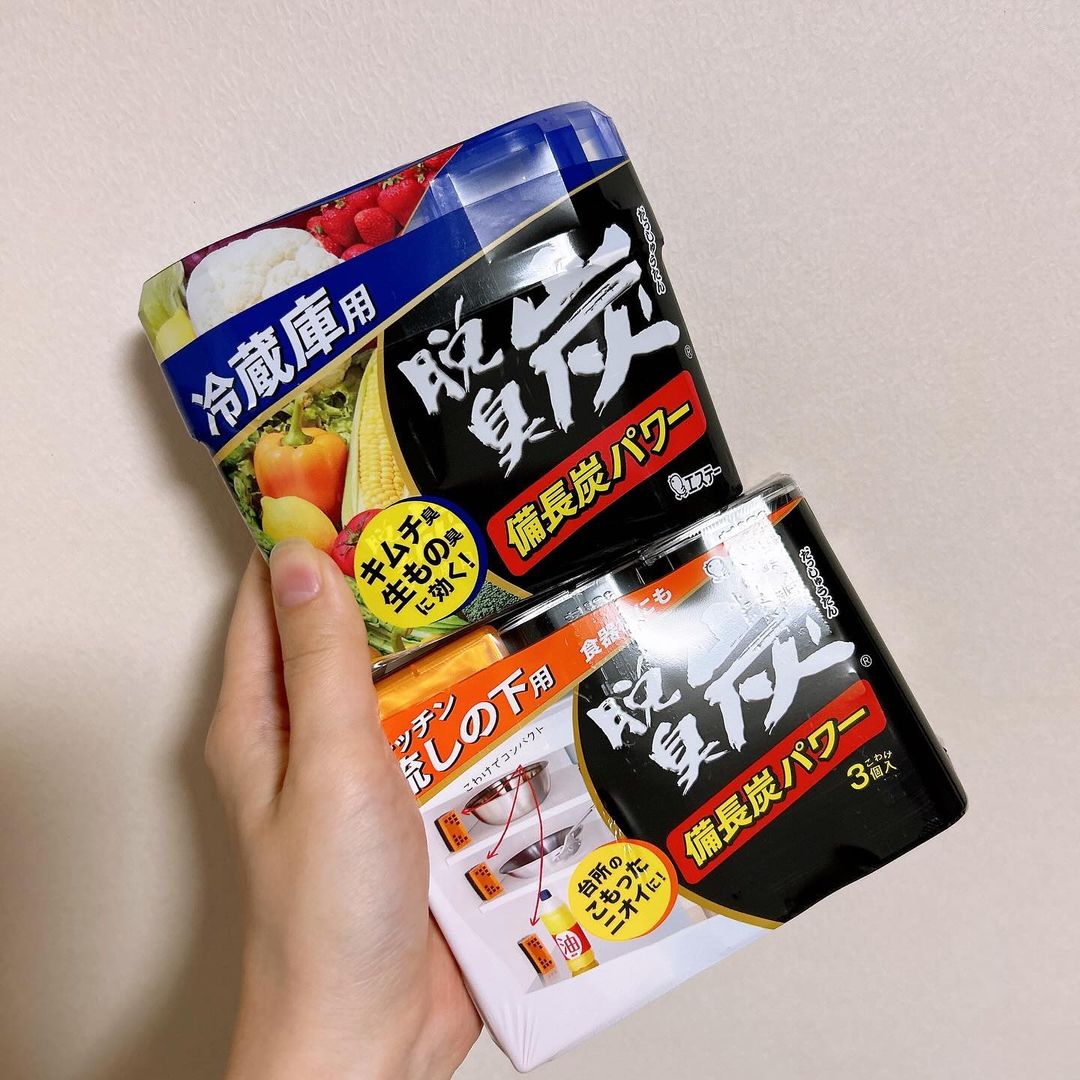 口コミ投稿：脱臭炭🔥🧊冷蔵庫用🗃️キッチン・流しの下用ふたのシートを剥がして、それぞれ冷蔵庫、…