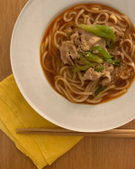 …🍲あったかくて辛いもの食べたくなりませんか？この旨辛肉汁うどん好きすぎて。冬は必ず食べる‼️辛いの弱めなパパは汗かきながら食べてます。お鍋にもアレンジできるみたいだから試してみよう…のInstagram画像