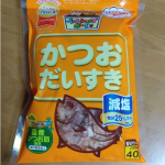 マルトモ株式会社さんの｢かつおだいすき｣お野菜にまる｢たたき  きゅうりの素｣2品をお試しです国内原料・国内製造加工で安全安心な高タンパク低脂肪のペット用おやつ😊そのまま与える以外にも、 …のInstagram画像