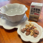 『ごま豆乳仕立てのみんなのみかたDHA』持ち運びやすいサイズ感が嬉しい商品💓小さめポーチにも入れやすいから、車でちょこっと買い物に行く時のお供やおうちでのプチ休憩時にピッタリ✨✨✨まろ…のInstagram画像
