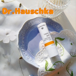.Dr.ハウシュカ リップケアスティック￣￣￣￣￣￣￣￣￣￣￣￣￣￣￣￣￣天然由来の植物オイルやワックスを配合。スティックはオレンジ色で体温でとろけるテクスチャースルスル塗れてベタつか…のInstagram画像