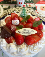 もうすぐクリスマスですね🎄我が家は少し早いクリスマスケーキ🎂毎年スポンジから手作り派の私ですが、今年はとても便利なセットを使いました👏共立食品さんのスポンジケーキ6号とてもきめ細やかなスポ…のInstagram画像