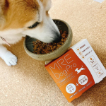 色んなサプリあるけど喜んで食べてくれるのが一番🐶いつものフードにかけたらめっちゃ喜んでパクパク‼️茶色い液体状のサプリ。残さず完食🐶MRE成分（MRE新酵素）にBiProGE?乳酸菌配合の犬…のInstagram画像