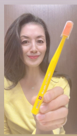 ✅クラプロックスBE YOU歯ブラシ＋歯みがきパックこのスイス発の歯ブラシ、気に入って3本目💛でも今回は初めて使った歯磨き粉がめっちゃ気に入りました💛歯ブラシは、毛の色までカラフルで可愛い…のInstagram画像