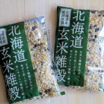 .北海道玄米雑穀をいただきました。北海道産の玄米と雑穀がブレンドされていて、いつものごはんに混ぜて炊くだけで手軽に栄養バランスのとれた玄米雑穀ごはんができあがります。原材料は玄米、きび、もち玄米…のInstagram画像