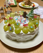 ※早めのクリスマスケーキ、作りました🍰今年のクリスマスは平日。そして今年は私も育休復帰して仕事がある、、クリスマス当日にケーキ作りは無理！でも娘は作りたいみたいで、、早めに作りました🙌…のInstagram画像
