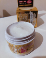 💫乾燥肌、もう怖くない💫 冬の乾燥もエイジングもお任せ！毎日のケアで、しっとりハリ肌が手に入る最高のクリーム試してみた✨／ホワイトラベル 金のプラセンタもっちり白肌濃クリーム＼これ1つ…のInstagram画像