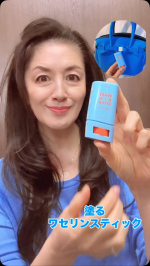 ✅マム ワセリンスティックスティックのワセリンって便利じゃない？塗り手と容器のベタつきを解消！直塗りタイプだから乾燥が気になるところにサッと塗れます。顔・唇・手・腕・肘・脚・ひざ・かかと、…のInstagram画像