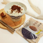 *佃煮のような、ふりかけのような、『素直な、おかか。』しっとりソフトタイプのおかかふりかけです。かつおの旨味と香りで素直に、おいしいです🥰ごはんが進んじゃいます🍚🥢うちのにゃん…のInstagram画像