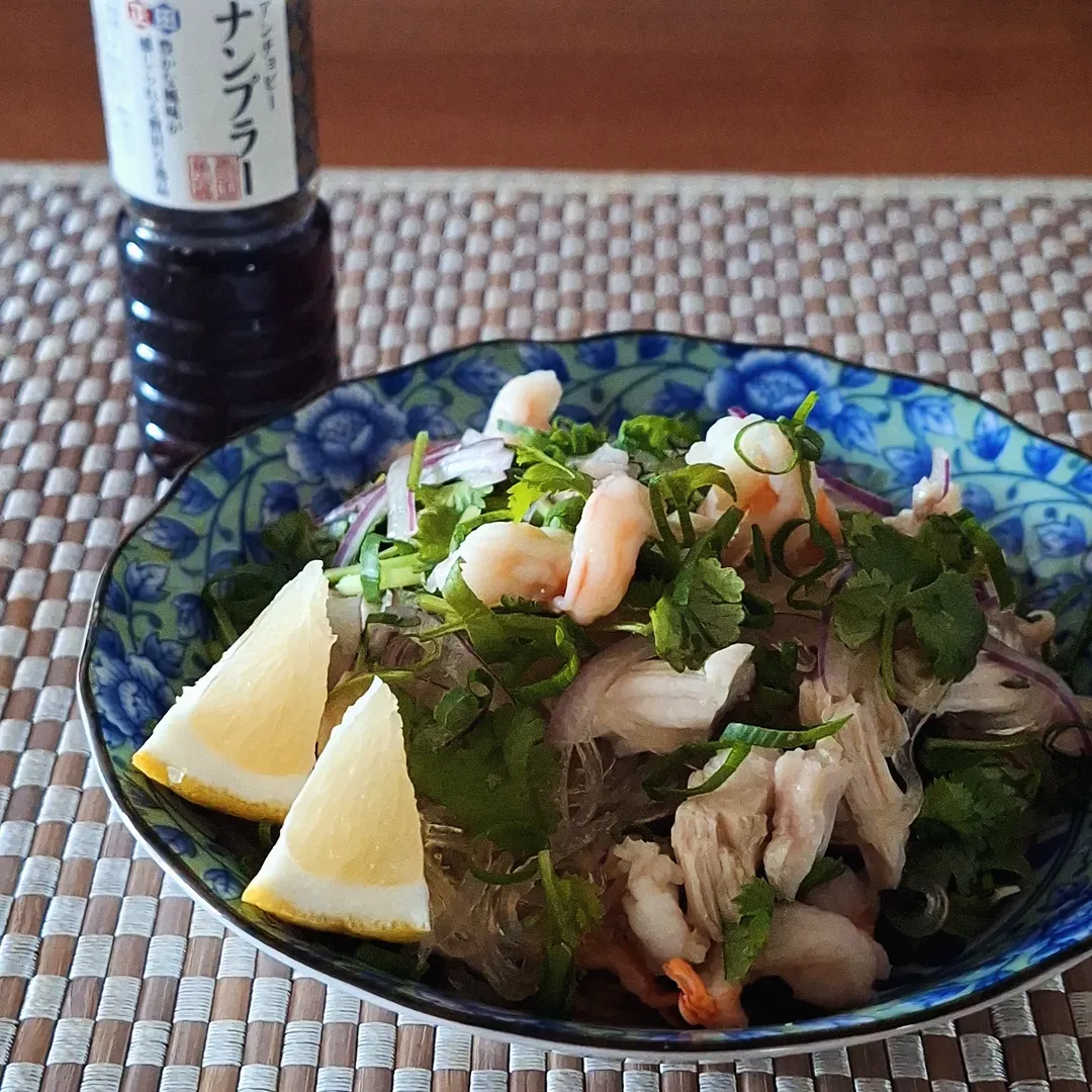 口コミ投稿：.先日のパクチーがまだ残ってたので、使いきり！油を使用しないヘルシーなサラダです…