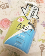 アレルジーナという泡タイプのボディーソープを使って見ました。アレルジーナは抗ヒスタミン成分配合のボディソープで日々のバスタイムでムズカユ肌を簡単にやさしく洗ってくれるのが特長だそうです。ドクダミ…のInstagram画像