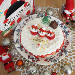 クリスマスは、おうちで手作りケーキ🎄共立食品のスポンジケーキプレーン丸6号を使って簡単アレンジクリスマスケーキを作りました❣️甘さ控えめのスポンジケーキの生地が2枚にスライス済…のInstagram画像