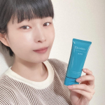 Do White+W洗顔不要のクレンジング♪テクスチャーはねっとりと粘り気？があって、かなりとろみがあります。伸びが良く、メイクと馴染ませやすくて使いやすい。クルクルしてる時も、ねっと…のInstagram画像