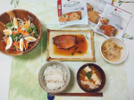 さきほどリールでも紹介したFitDishの宅配ごはん♡本格的な味付けで、魚も身がふっくら♡ソースや味付けもレストランレベル！！仕事帰りがときには0時近くになるので、夫の夕ご飯を用意してから出勤し…のInstagram画像
