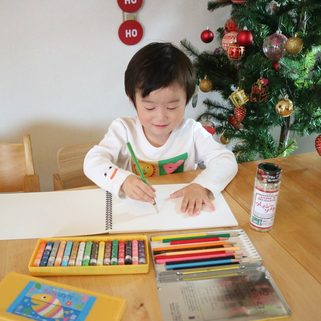 口コミ投稿:@paaan528      可愛いスケッチブックを頂いたので次男に食べて見たい料理を描い…