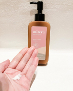 mitera body creaを使ってケアをしています！こちらは「妊娠線」「かゆみ」「黒ずみ」ができる1本3役のボディケアクリーム。弱酸性・低刺激なので妊娠初期から出産後まで妊婦さんにも使えま…のInstagram画像