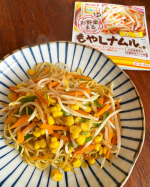 @prebushi_marutomo さまのもやしナムルの素を使って　もやしそば作りごま油で麺を炒めもやしなどの野菜を投入！味付けは「もやしナムルの素」ねりゴマとすりゴマニンニク醤油た…のInstagram画像