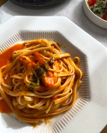 土曜日のお昼ご飯はめんどくさい。(どのごはんでもいうてる私🙋‍♀️笑)外食したーい！って思うけど毎週するのも気がひける…そんな時家で簡単にお店で食べるような生パスタたべれたら最高やんね🤩…のInstagram画像