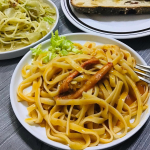 手軽に本格が味わえるnestをお試ししました🍝我が家には🍝生スパゲッティ🦐駿河湾産サクラエビのペペロンチーノ　🍝生フェットチーネ🦀蟹のトマトクリームのお届けパスタ茹でている間にソー…のInstagram画像