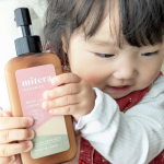🩷乾燥する季節になると、現在、1歳の娘、3歳の息子、5歳の娘を妊娠していたときにできてしまったストレッチマークが痒くなることがあります👶👦👧そこで、@mitera_organicsmite…のInstagram画像
