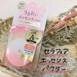 ᝰ✍︎꙳⋆ 乾燥肌でもなめらかにカバー！セラフォアエッセンスパウダー　キラッとラインストーンがついたパッケージが可愛い✨手のひらサイズの使いやすいコンパクトです！ふわっとしたつけ心地で…のInstagram画像