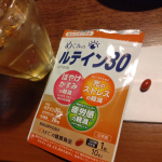 《機能性表示食品》めぐみのルテイン30ルテインとゼアキサンチンは緑黄色野菜に多く含まれる天然のカロテノイド色素です。ヒトの体内では合成できない成分ですが、目の黄斑部にも存在し、黄斑色素とも呼ばれて…のInstagram画像