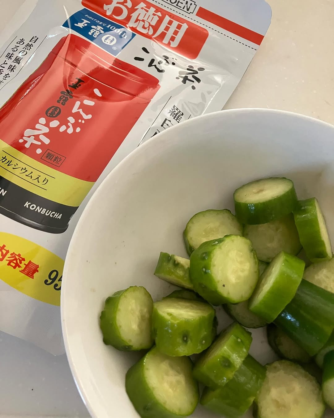 口コミ投稿：玉露園さんのこんぶ茶。きゅうりを輪切りにして混ぜました。こんぶの香りがしてさっ…