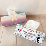 河野製紙株式会社【絹雲BOXティシュ】【アヴォンリーキース保湿ペーパーBOXティシュ】.ティッシュを使う回数が増えるこの時期、鼻をかみ過ぎて赤くなったことがある人は多いはず！そんな時ちょっとリ…のInstagram画像