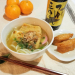 *今日のごはんは、🦊きつねうどん（餅入り）味つけは正田醬油様の「つゆ正田流」のみ！だしとみりん、砂糖が入っているからこちらのめんつゆだけで、美味しいうどんが完成ー😊🙌めちゃくちゃ楽…のInstagram画像