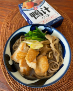 我が家の娘さん正田醤油さまの鴨汁つゆで作ったお蕎麦を食べてひと言「お店の味みたい」って絶賛したお蕎麦甘さのある旨味たっぷりの鴨の味わいが気に入ったご様子鶏肉の皮目をしっかり焼き色…のInstagram画像