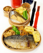 *。２０２４年✨🍱 最後のあちわっぱ 🍱✨今年の締めくくりは和弁当🇯🇵メインは焼き魚🐟オットは鯖の塩焼きヨメさわらの西京焼きおかずはたけのこの土佐煮＆きんぴらごぼうでこちらも和のお…のInstagram画像