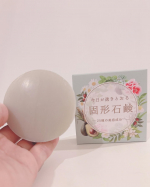 💐‎🤍︎︎︎︎︎︎☑︎Naleluの「今日が透きとおる　固形石鹸」..最近使い始めた石鹸🧼💖.フォームタイプの洗顔料は、合成界面活性剤や添加物が意外と配合されているものがあるらしく、特に…のInstagram画像