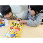 💌📮@gakkenyoujiwork 学研の幼児ワーク非認知プラス　3〜6歳　おてがみワーク気持ちを表す言葉を学んで、便せんに書いてみたり、手紙やハガキの書き方や郵便の知識を楽しく学べるワ…のInstagram画像