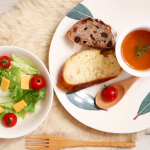 【周南の名店ベーカリー 夢風車 季節のパンセット】🥐✨🍞✨🥖寒～い日の朝は、あったかいスープと美味しいパンで幸せ♡この日のパンは、ぱん結びからお取り寄せした山口県周南市の人気ベーカリー 夢風車…のInstagram画像