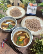𖤣𖥧𖥣𖡡𖥧𖤣今年の年越し蕎麦は、正田醤油 @shoda_shoyu1873 の＜麺でおいしい食卓 鴨汁つゆ＞で鴨汁せいろ🥢業スの合鴨ロースと長ねぎを焼き、鴨汁つゆと分量の水を加えました。柚子とお…のInstagram画像