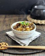 今日は味ご飯が大好きな夫のリクエストに応えて、ずっと愛用している、正田醤油さまの『土佐醤油』を使って、山椒の風味をきかせた、牛肉とごぼうの混ぜご飯を作りました🤗この醤油は、再仕込醤油にかつお節とみ…のInstagram画像