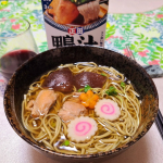 年越しそばは鴨汁つゆでいただきます♡正田醤油さまの秋冬限定「麺でおいしい食卓 鴨汁つゆ」をいただいたので2024の〆に鴨南蛮風そばを作ってみました😊本かえしを使用した鴨の上品なコク深い味わ…のInstagram画像
