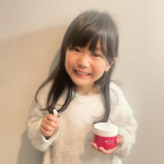 薬用美白オールインワンジェル-雪の家-乾燥でできちゃった小じわを目立たなくしてくれちゃうすてーきなお品♪ぷるんぷるんな感じのジェルで目元に塗ってみたんだけどめっちゃ浸透してくれる感じ…のInstagram画像